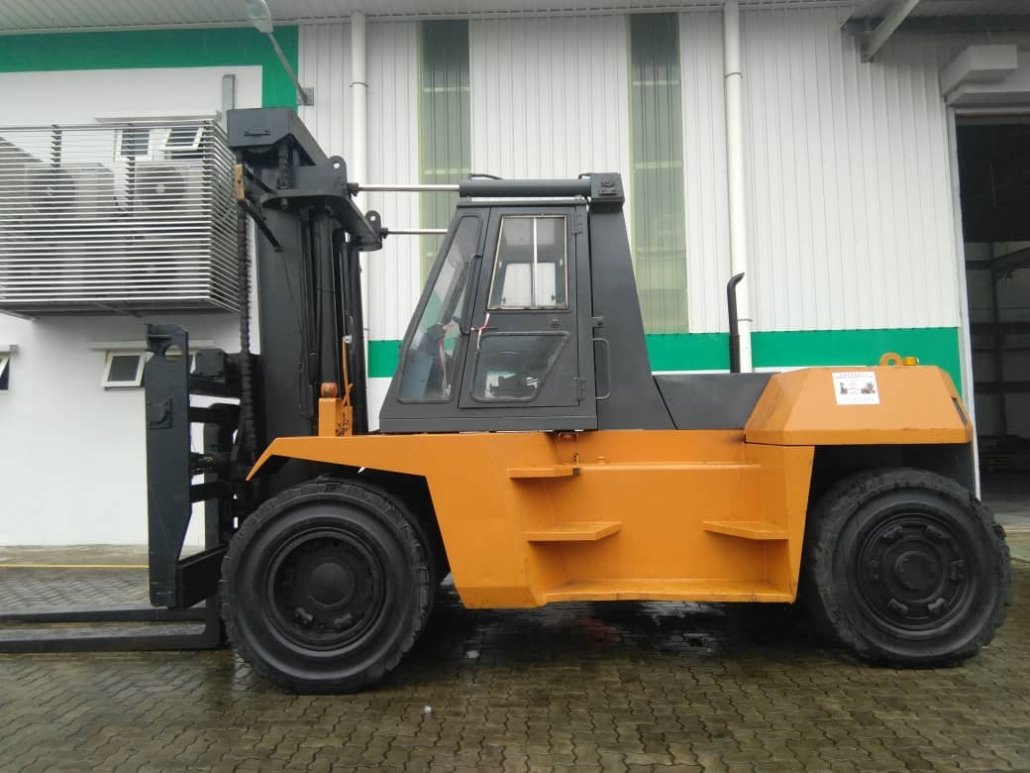 KOMATSU 20.0 TON FORKLIFT 2.jpeg
