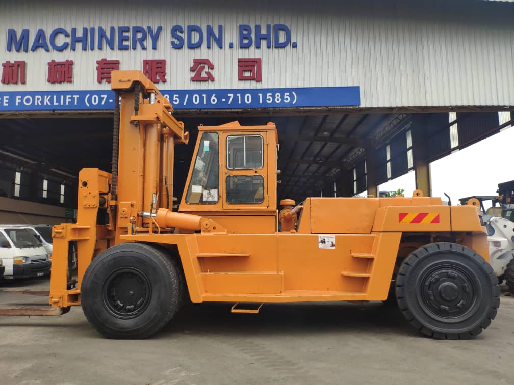 KOMATSU 28.0 TON FORKLIFT 2 1.jpeg
