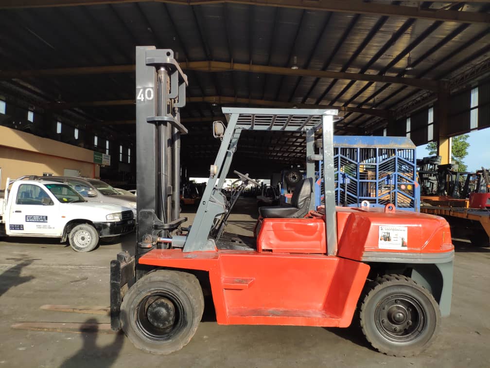 KOMATSU 7.0 TON FORKLIFT 2.jpeg