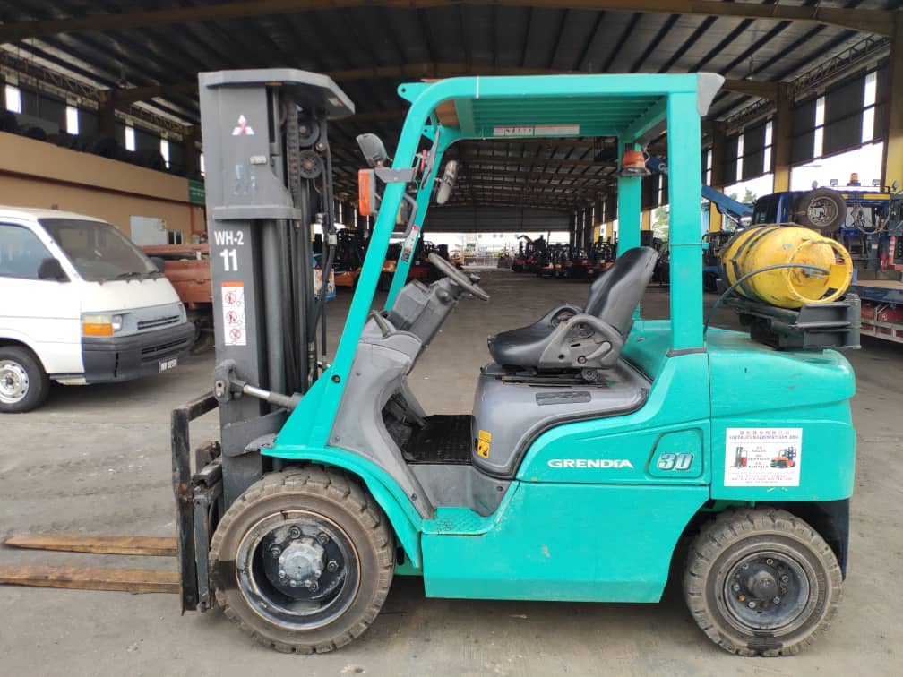 MITSUBISHI 3.0 TON FORKLIFT 2.jpeg
