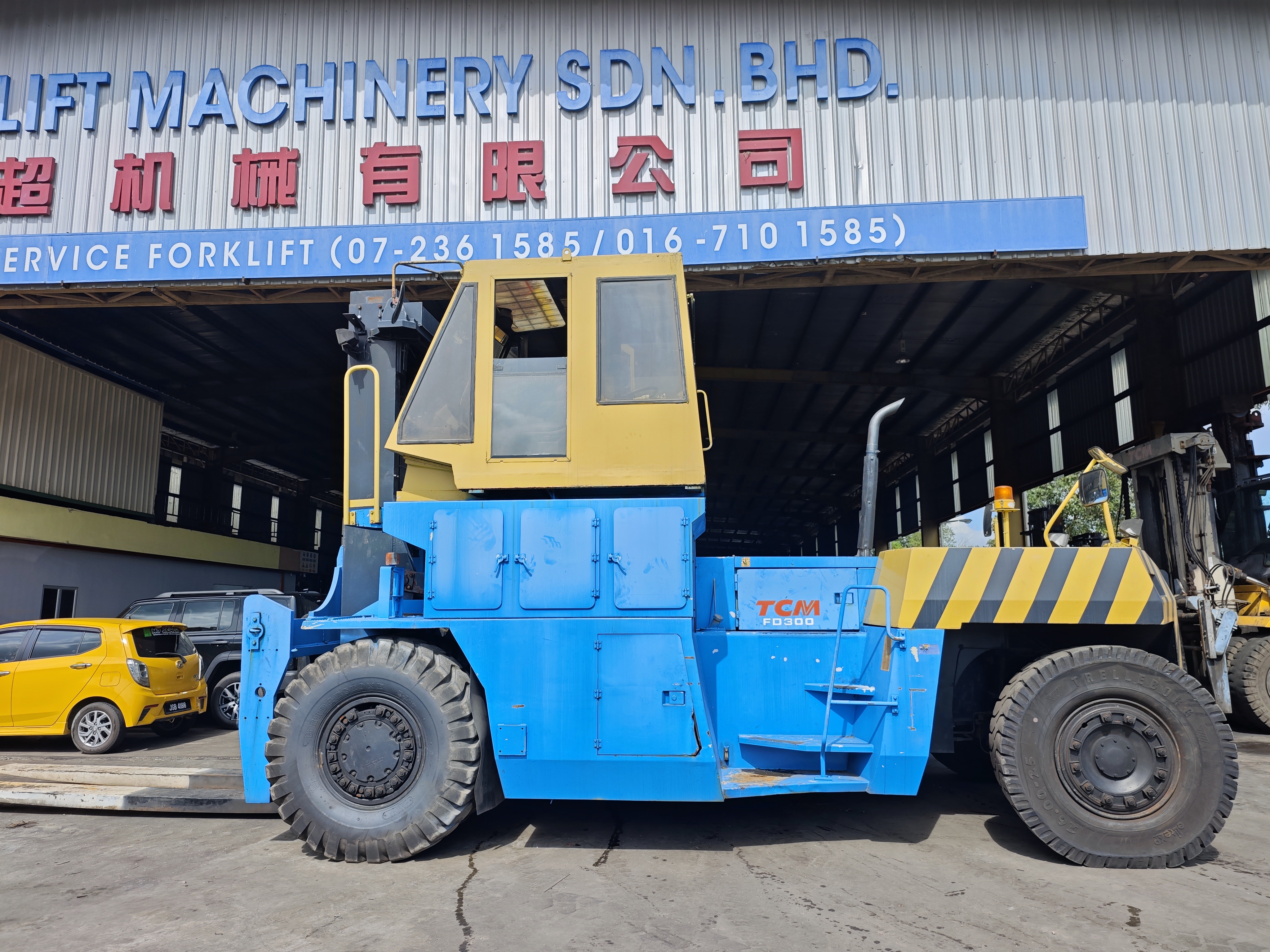 TCM 30.0 TON FORKLIFT 2.jpg