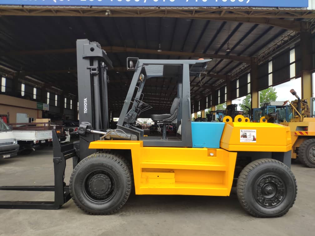 TOYOTA 10.0 TON FORKLIFT 2 1.jpeg