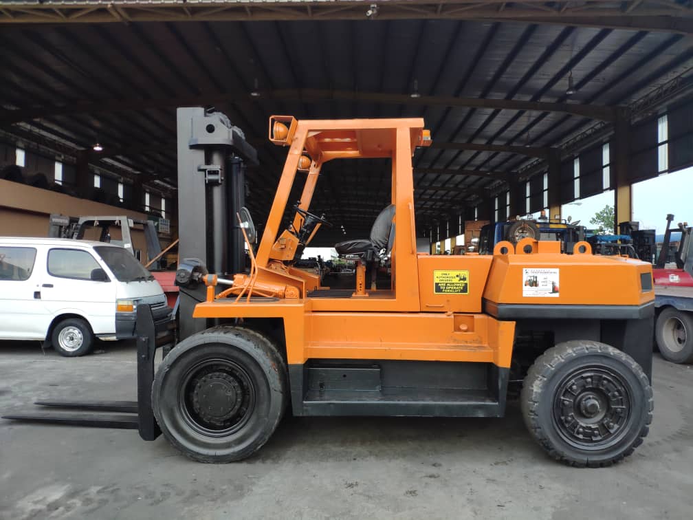 TOYOTA 10.0 TON FORKLIFT 2 2.jpeg
