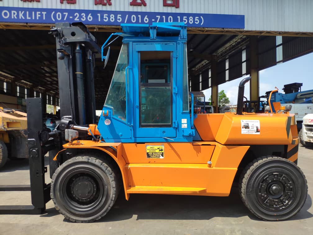 TOYOTA 11.5 TON FORKLIFT 2 1 1.jpeg