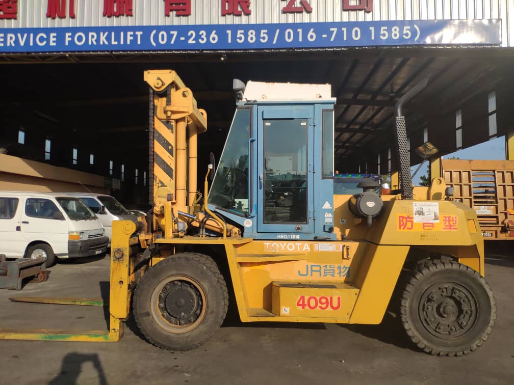 TOYOTA 12.0 TON FORKLIFT 2.jpeg