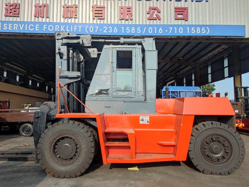 TOYOTA 23.0 TON FORKLIFT 2.jpeg
