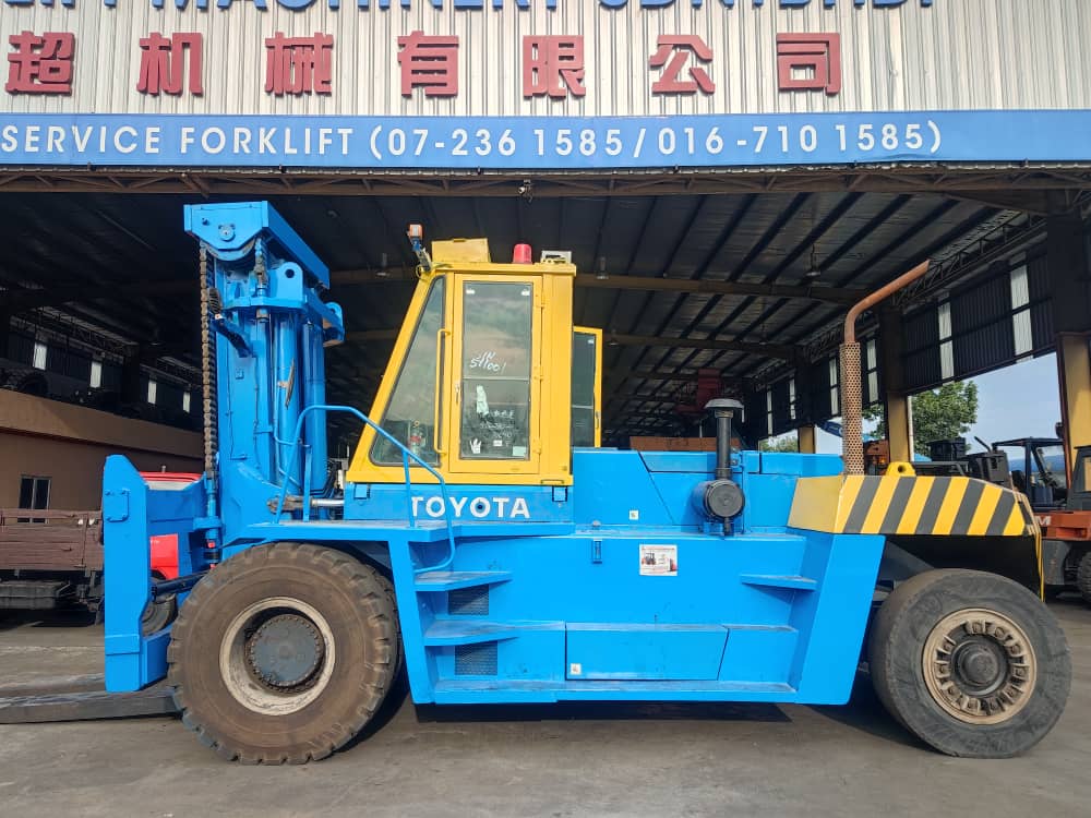 TOYOTA 24.0 TON FORKLIFT 2 1.jpeg