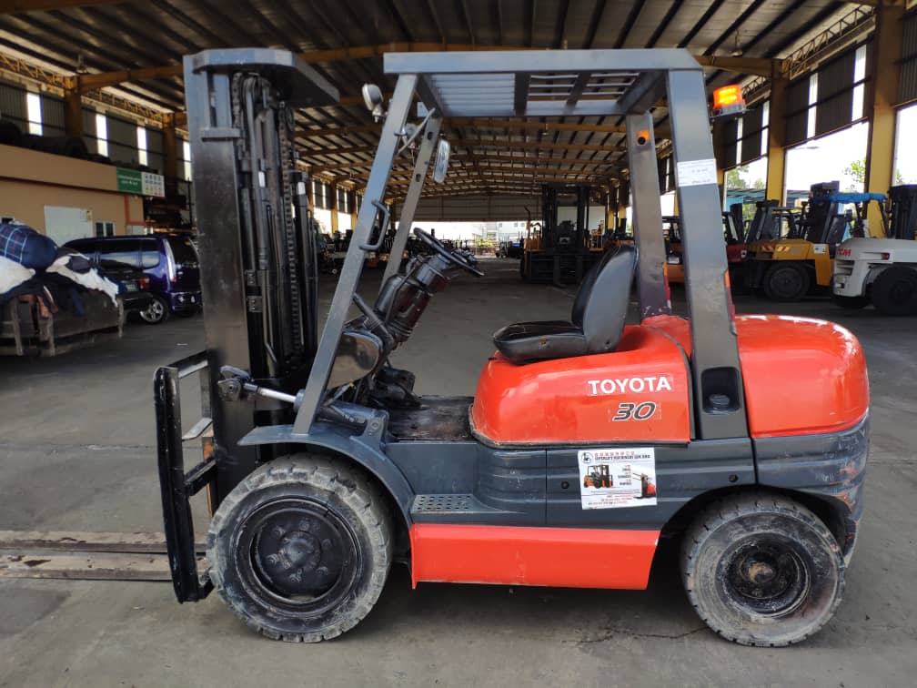 TOYOTA 3.0 TON FORKLIFT 2 1.jpeg