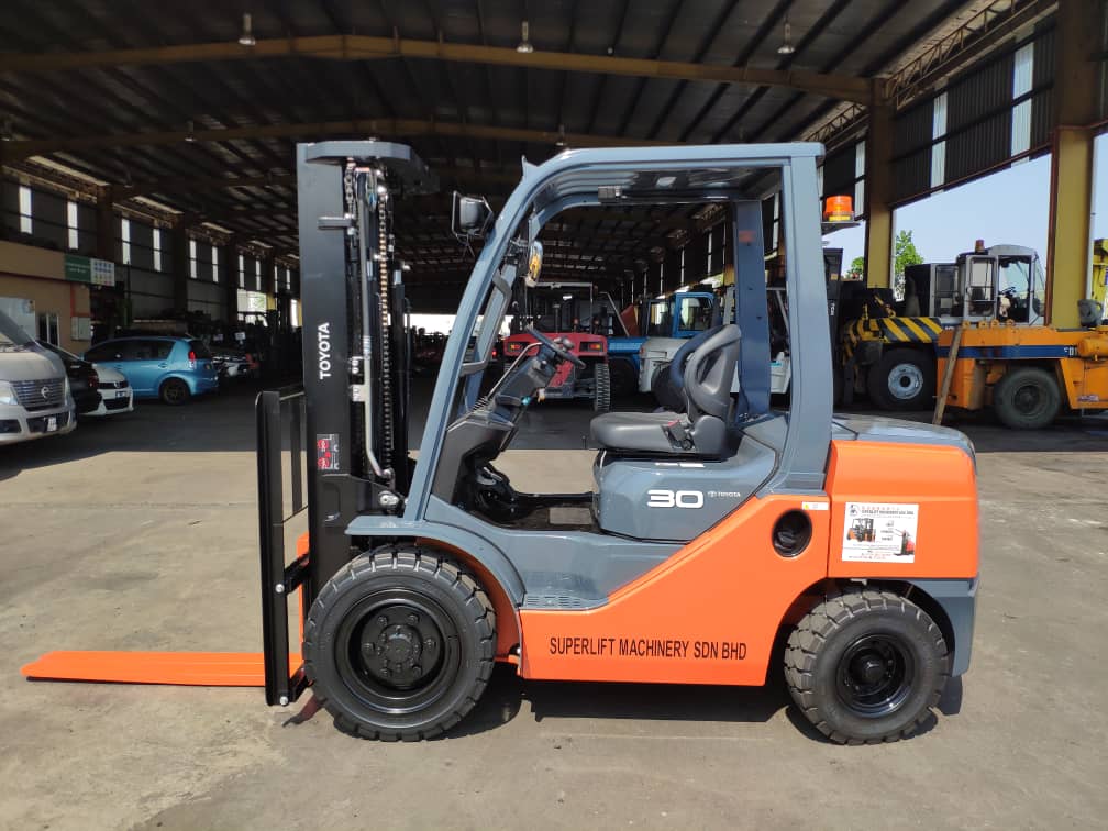 TOYOTA 3.0 TON FORKLIFT 2 3.jpeg