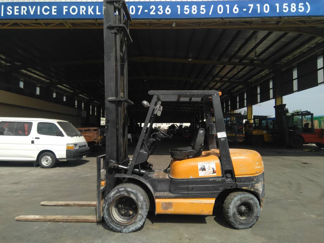 TOYOTA 3.0 TON FORKLIFT 2.jpeg