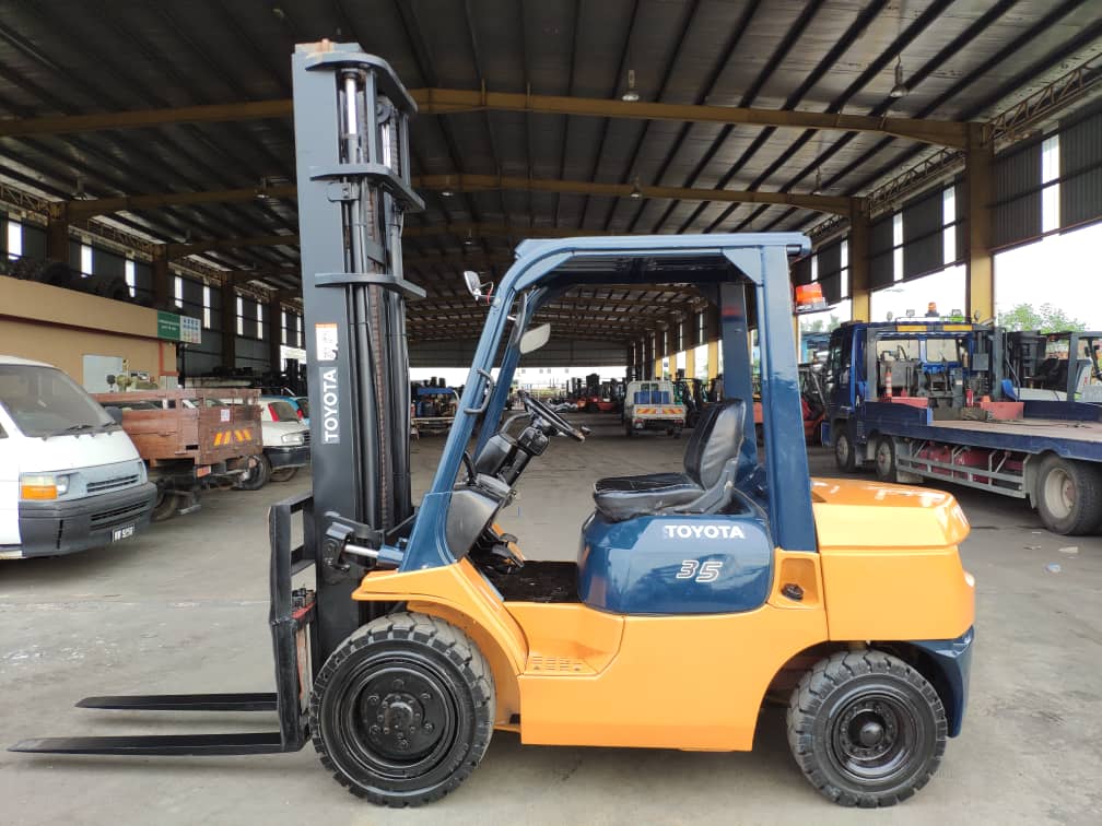 TOYOTA 3.5 TON FORKLIFT 2.jpeg