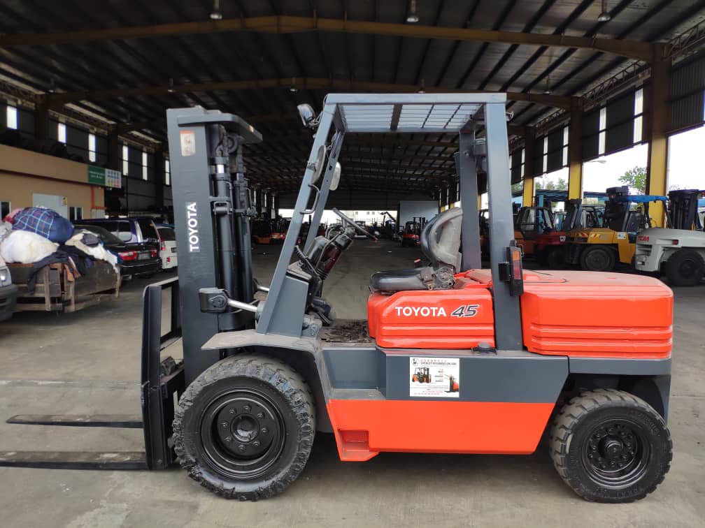 TOYOTA 4.5 TON FORKLIFT 2 1.jpeg