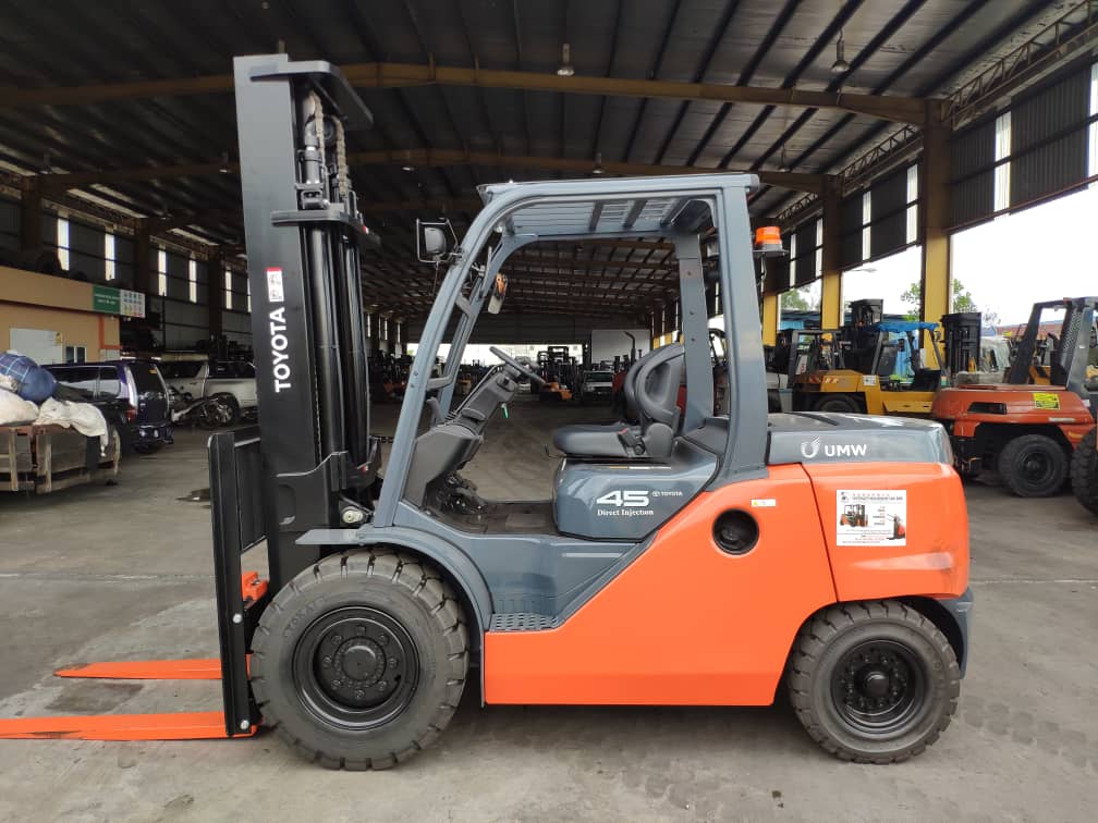 TOYOTA 4.5 TON FORKLIFT 2 3.jpeg