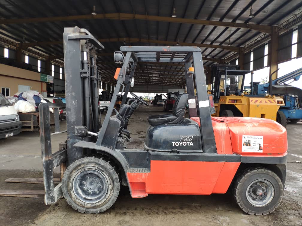 TOYOTA 5.0 TON FORKLIFT 2 1 1.jpeg