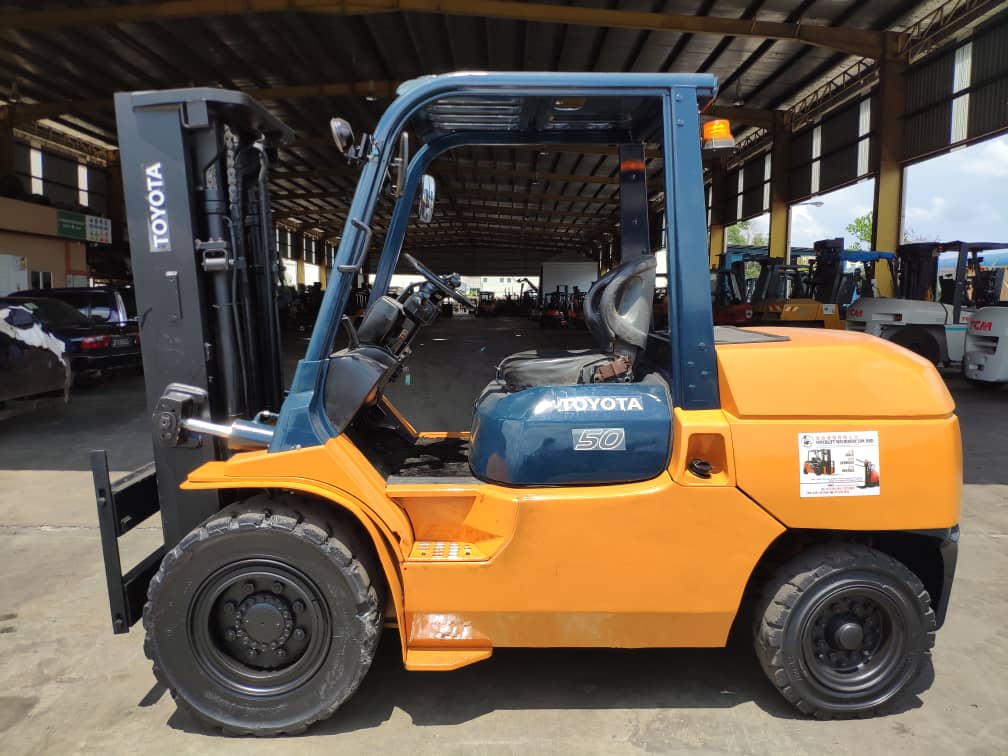 TOYOTA 5.0 TON FORKLIFT 2 1.jpeg