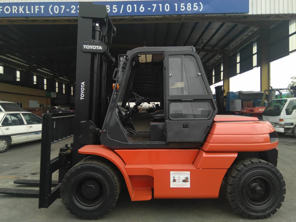 TOYOTA 6.0 TON FORKLIFT 2.jpeg
