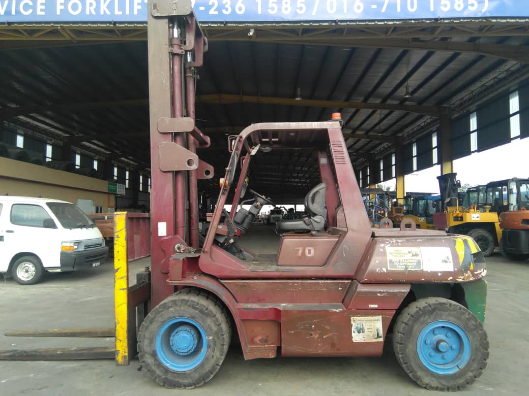 TOYOTA 7.0 FORKLIFT 2.jpeg