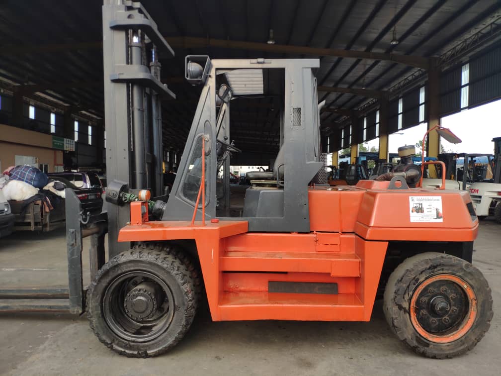 TOYOTA 7.0 TON FORKLIFT 3 1.jpeg