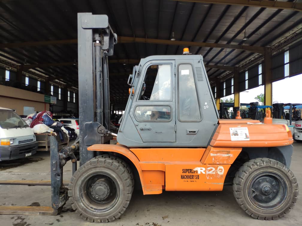 TOYOTA 8.0 TON FORKLIFT 2 2.jpeg