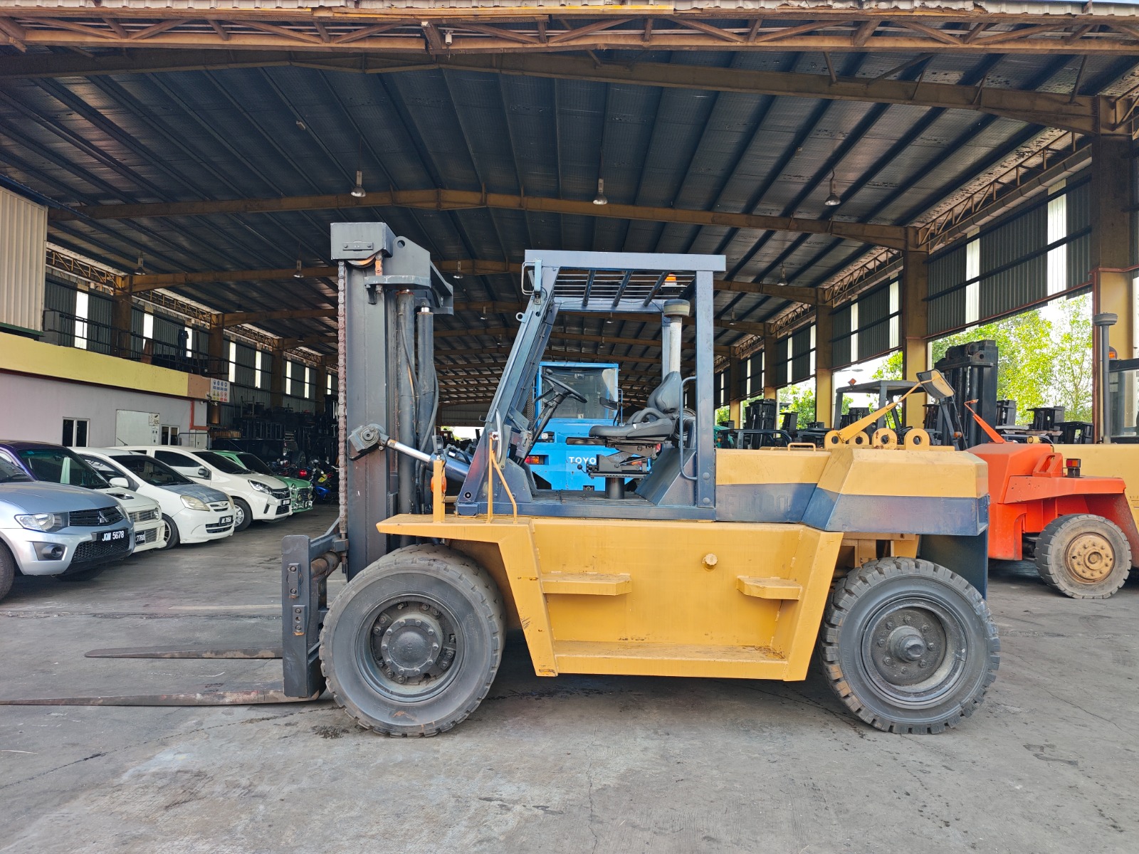 KOMATSU 10.0 TON FORKLIFT (2)